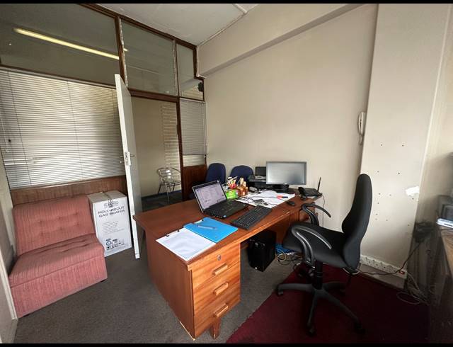 499M² OFFICE TO LET IN PAARDEN EILAND